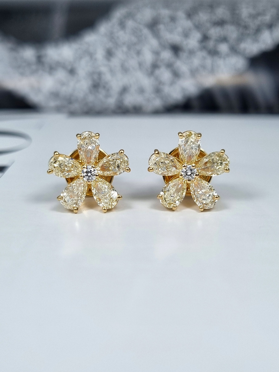 Украшение No Name  Серьги с бриллиантами 4,48 ct.    