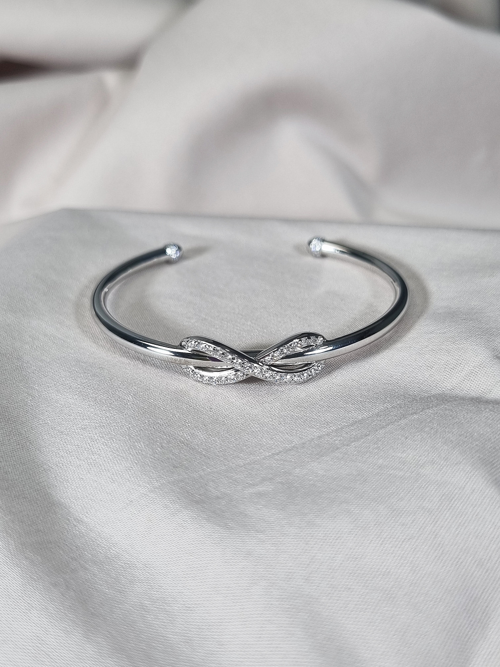 Украшение Tiffany & Co  Infinity Diamond Cuff Bracelet   