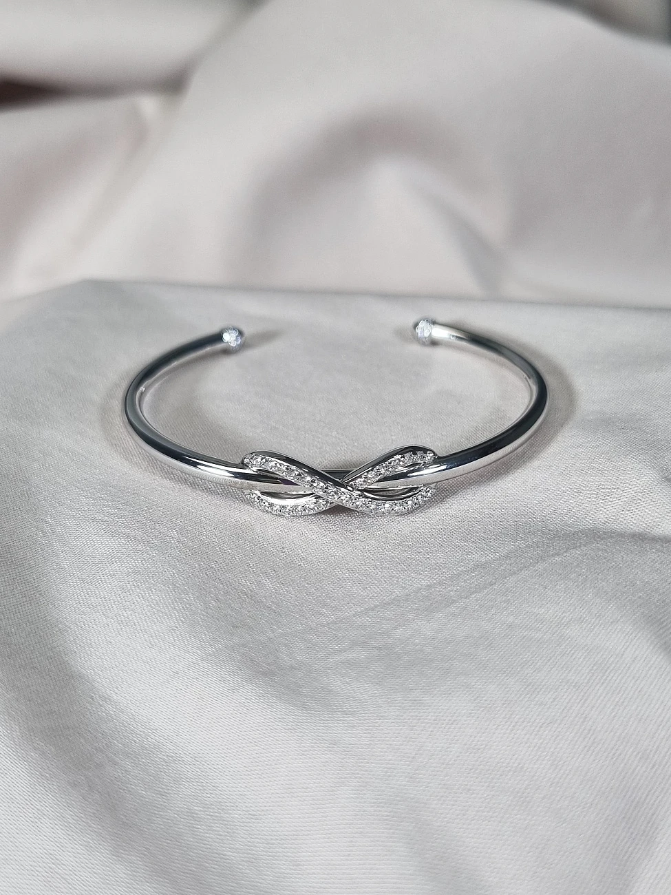 Украшение Tiffany &amp; Co  Infinity Diamond Cuff Bracelet   