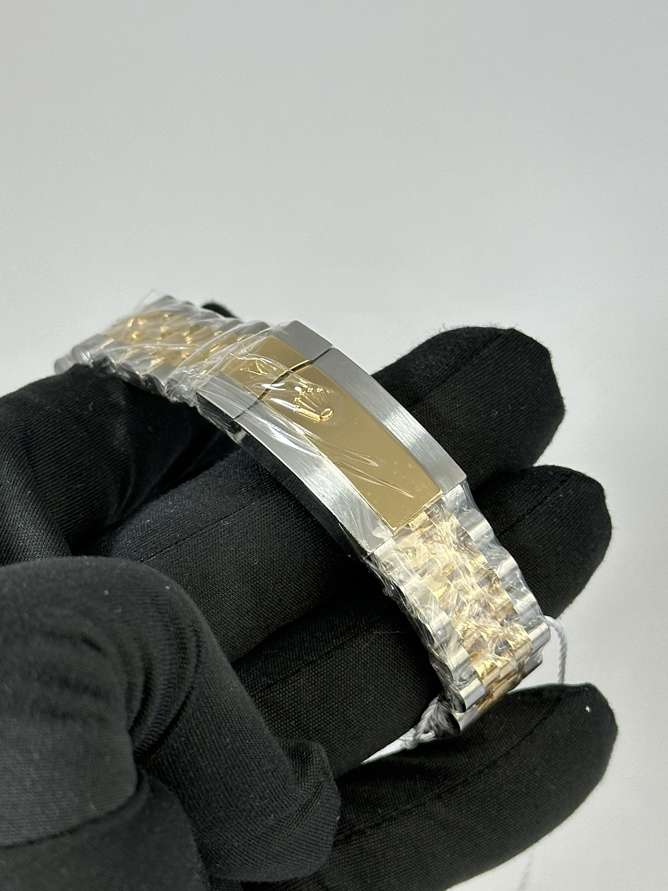 Часы Rolex  Datejust 36Mm Steel & Yellow Gold Motif Dial Diamond Index  126233