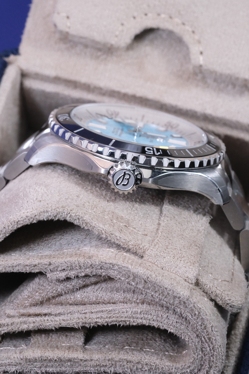 Часы Breitling  Superocean Automatic 44 Tiffany Dial  A17376211L2A1