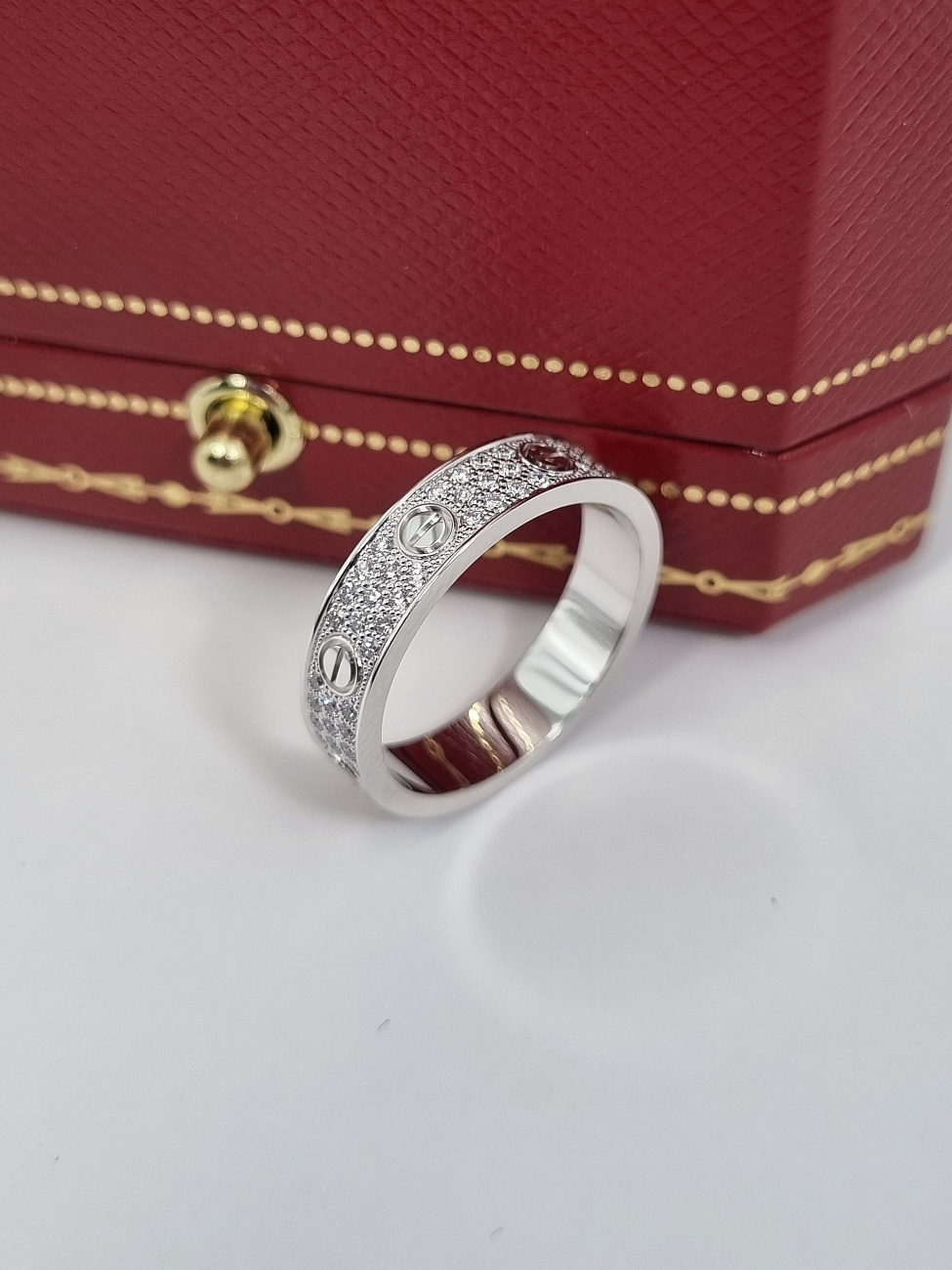 Украшение Cartier  Love Wedding Band, Diamond-Paved  B4083400 