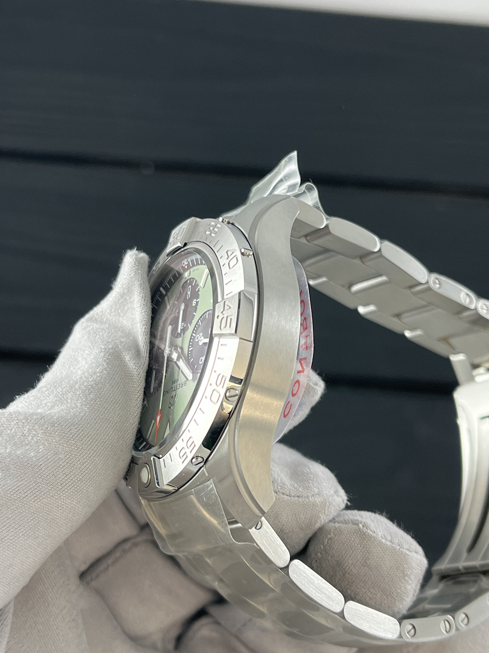 Часы Breitling  Avenger B01 Chronograph 44  AB0147101L1A1