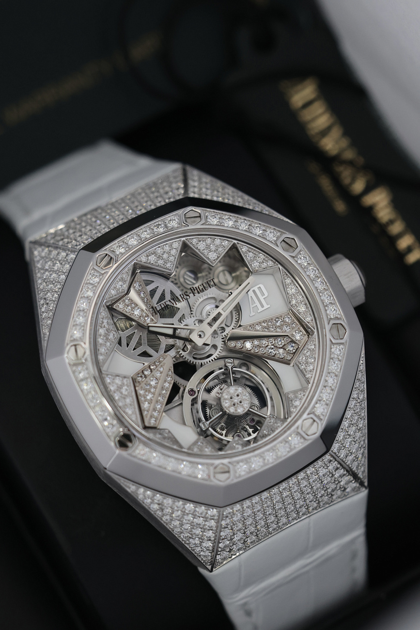 Часы Audemars Piguet  Royal Oak Concept Ladies Flying Tourbillon 38,5 mm White Gold  26227BC.ZZ.D011CR.01