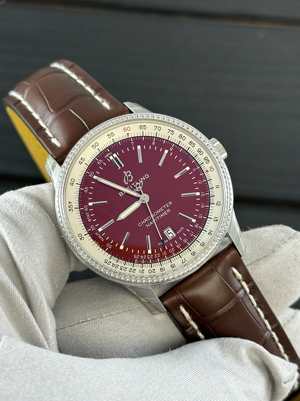 Часы Breitling  Navitimer Automatic Chronometer Red Dial  A173265A1K1P1
