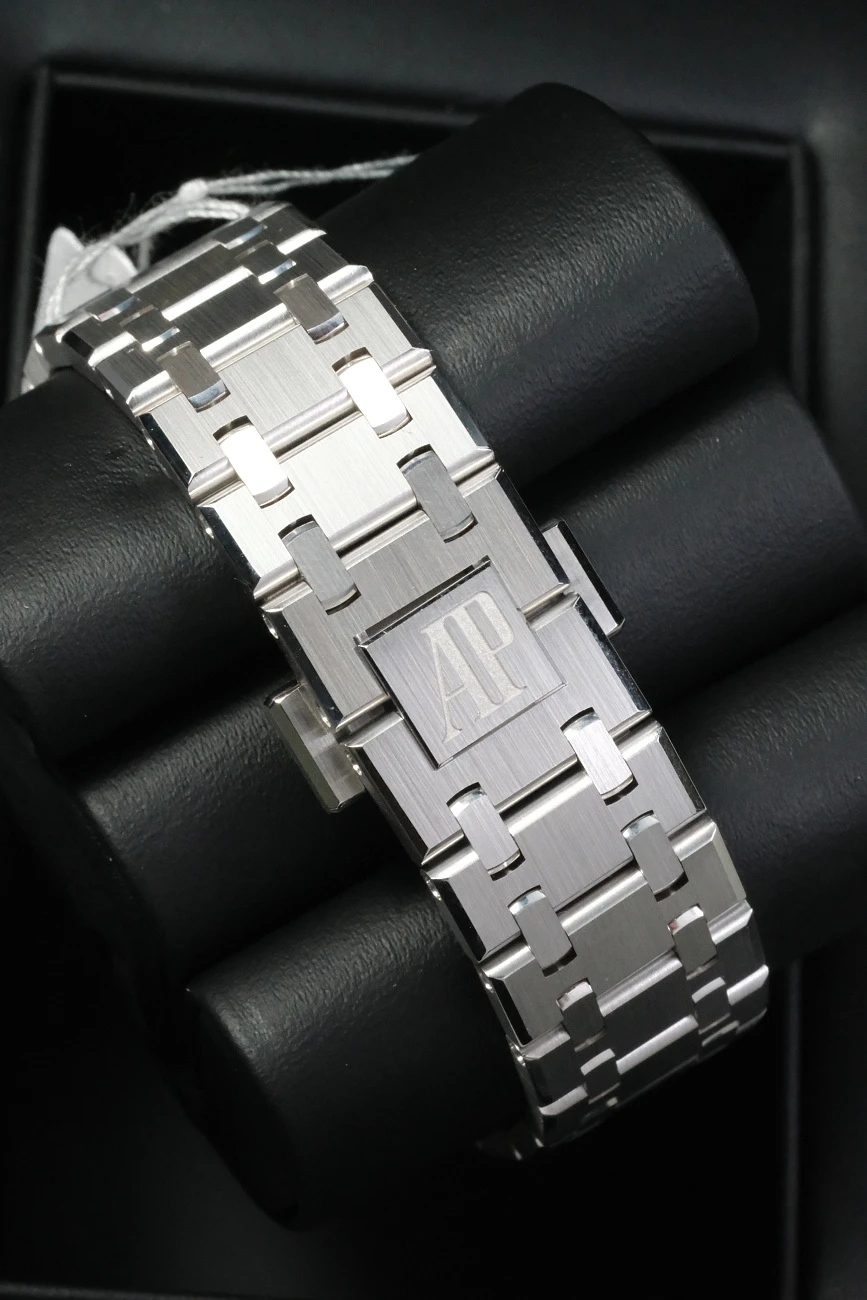 Часы Audemars Piguet  Royal Oak Selfwinding Baguette Diamonds  15551BC.ZZ.1356BC.01