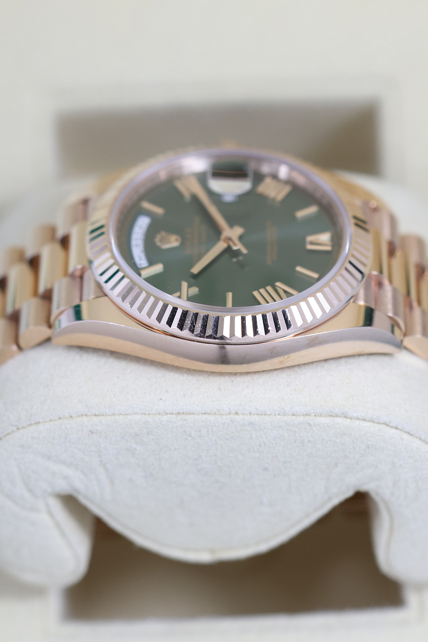 Часы Rolex  Day-Date Rose Gold Olive Dial  228235