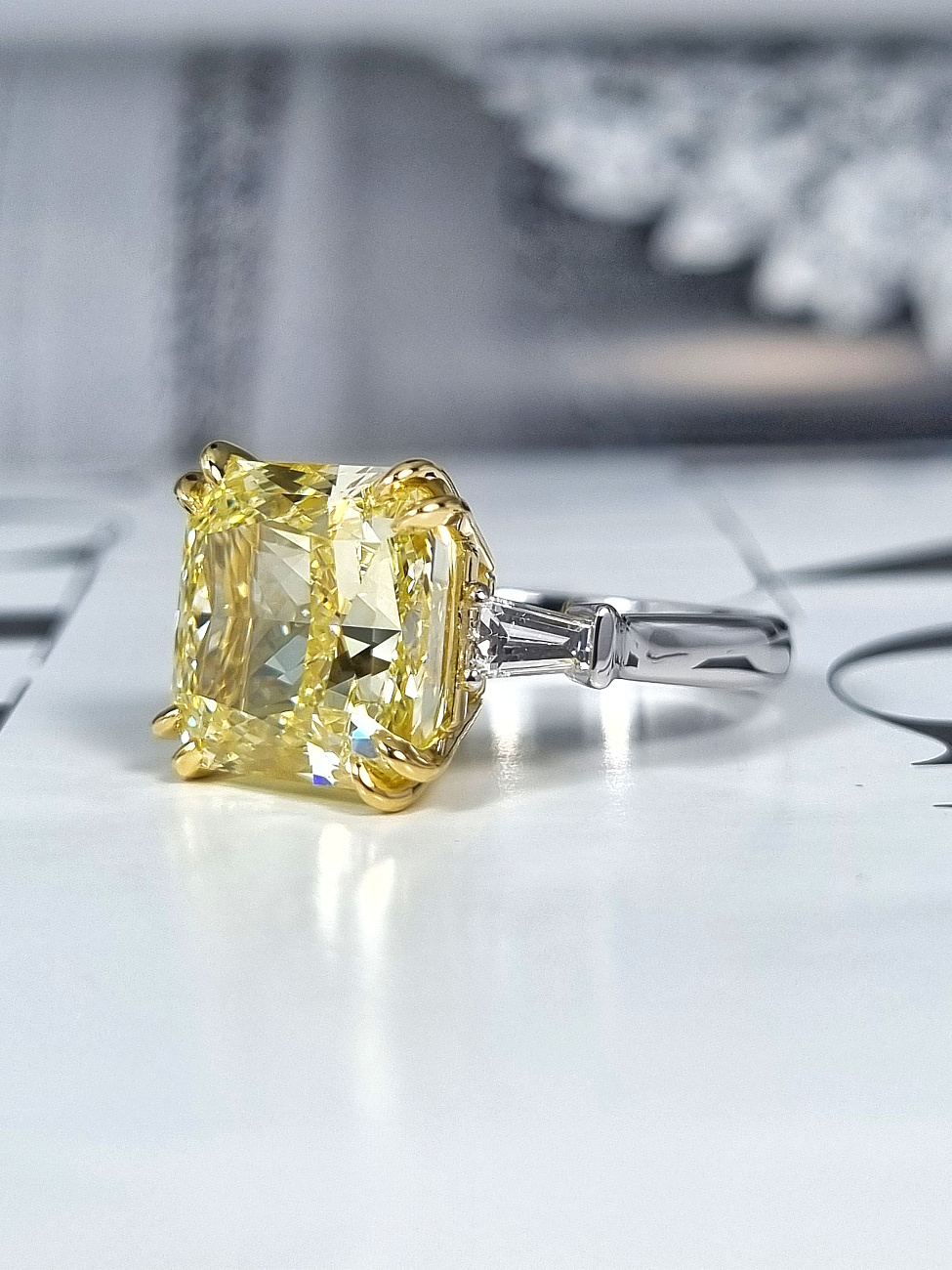 Украшение GIA  Кольцо с бриллиантом 10,03 ct. Fancy Yellow/VVS2   