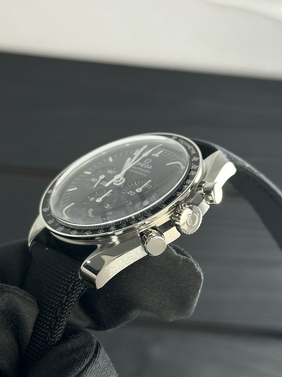 Часы Omega  Speedmaster Moonwatch Professional Co‑Axial Master Chronometer Chronograph 42 Mm  310.32.42.50.01.001