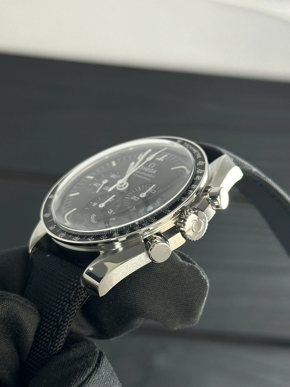Часы Omega  Speedmaster Moonwatch Professional Co‑Axial Master Chronometer Chronograph 42 Mm  310.32.42.50.01.001
