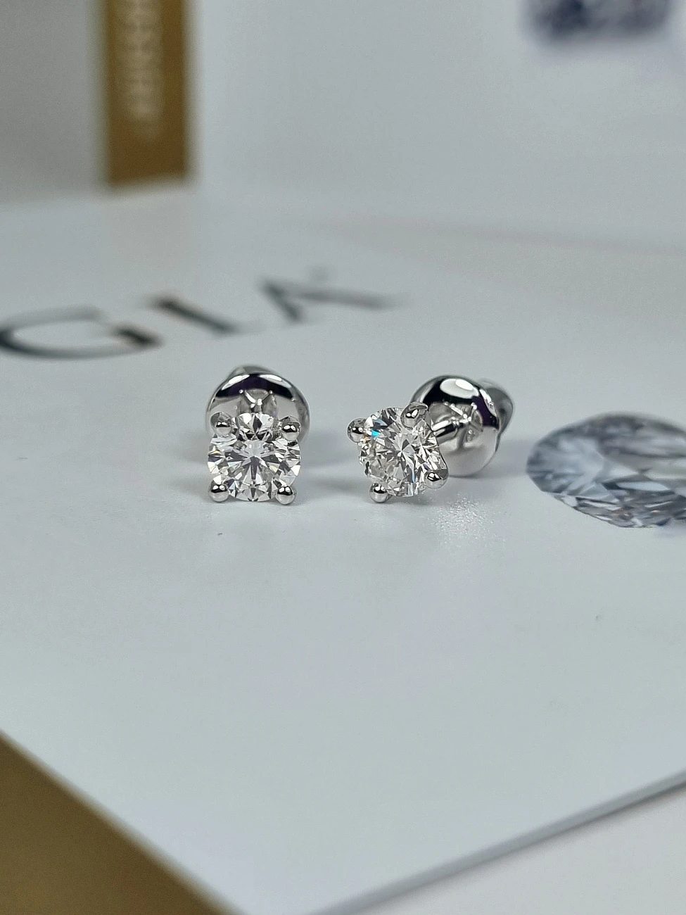 Украшение GIA  Серьги 0,55/0,55 ct. F/VVS2 (3 Excellent)   