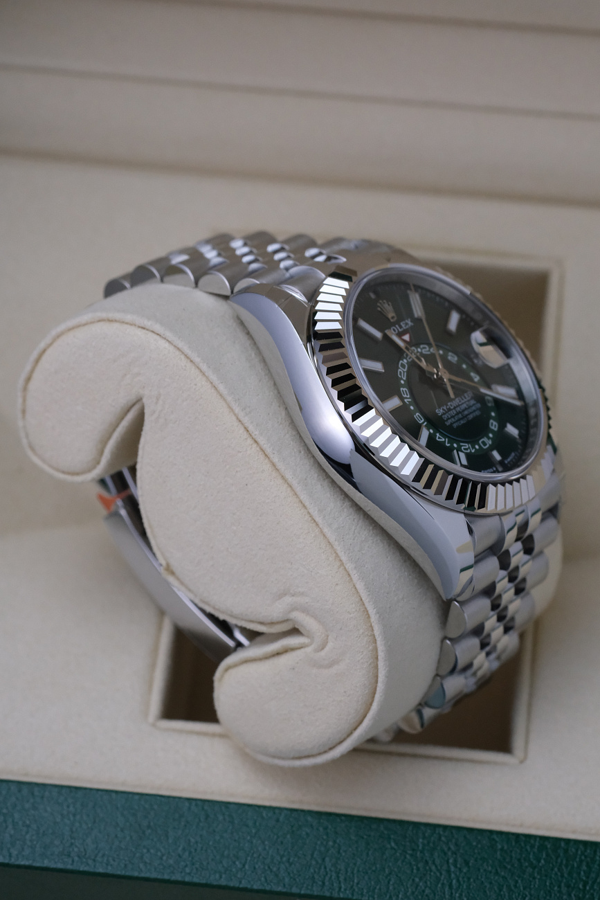 Часы Rolex  Oyster Perpetual Sky-Dweller Olive Green  336934-0002