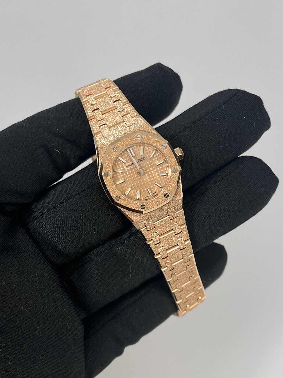 Часы Audemars Piguet  Royal Oak Mini Frosted Rose Gold 23Mm  67630OR.GG.1312OR.01