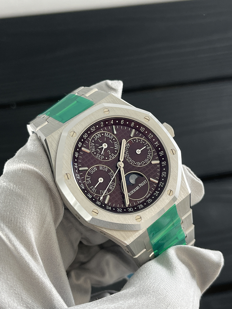 Часы Audemars Piguet  Royal Oak Perpetual Calendar 41Mm White Gold Burgundy  26574BC.OO.1220BC.01