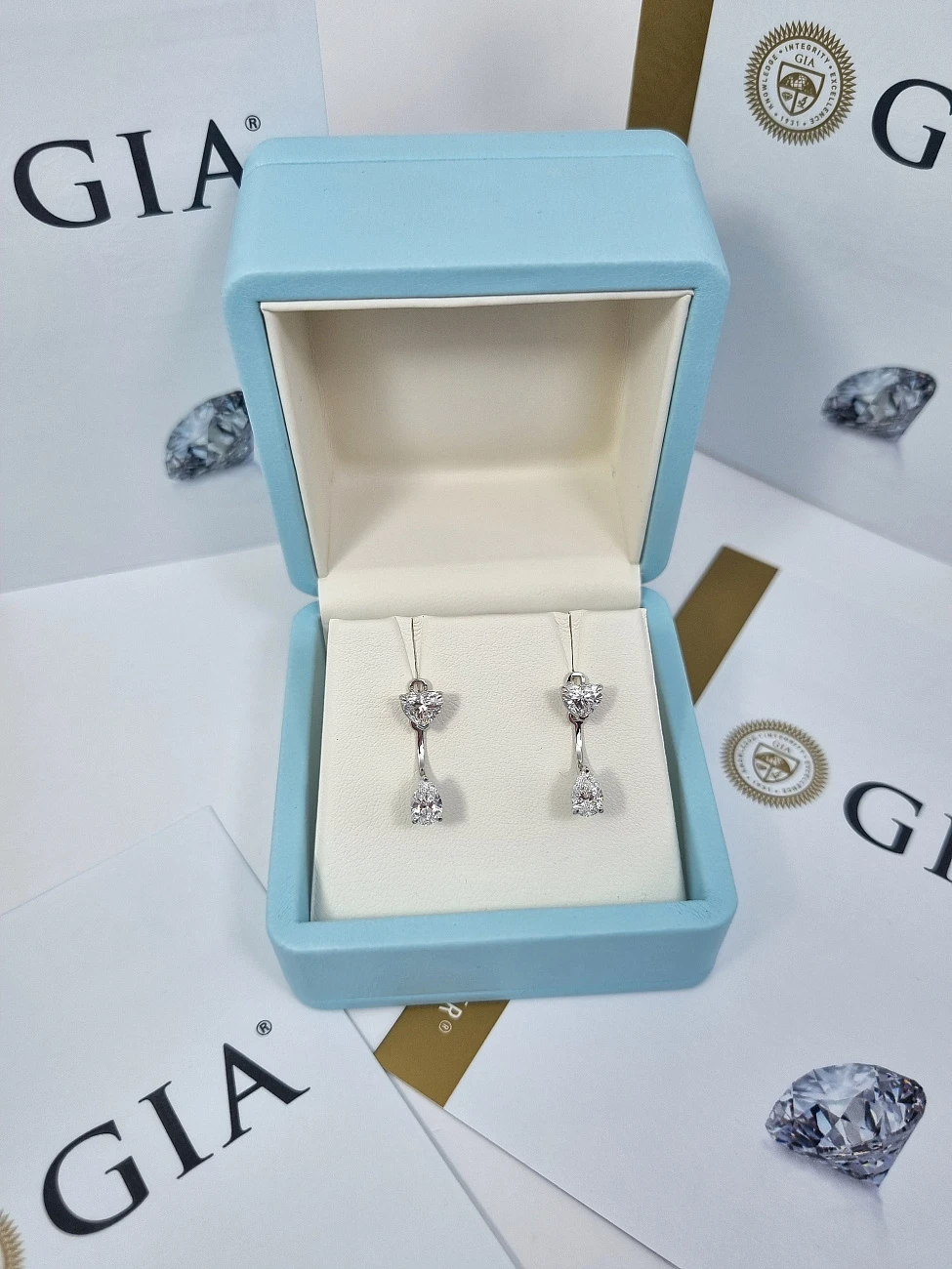 Украшение GIA  Серьги с бриллиантами 0,57/0,58 ct. X 0,50/0,51 ct.   