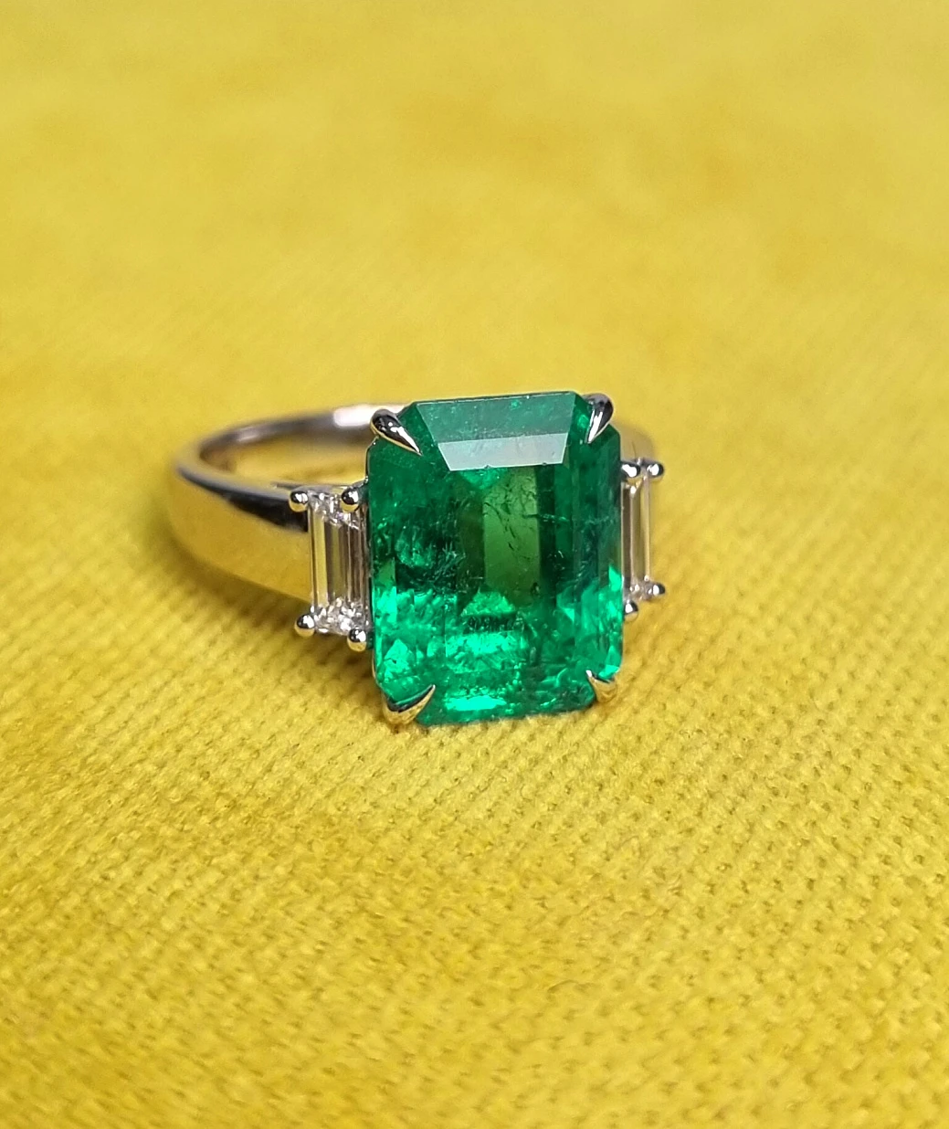 Украшение GIA  Кольцо С Изумрудом 4,93 Ct.   
