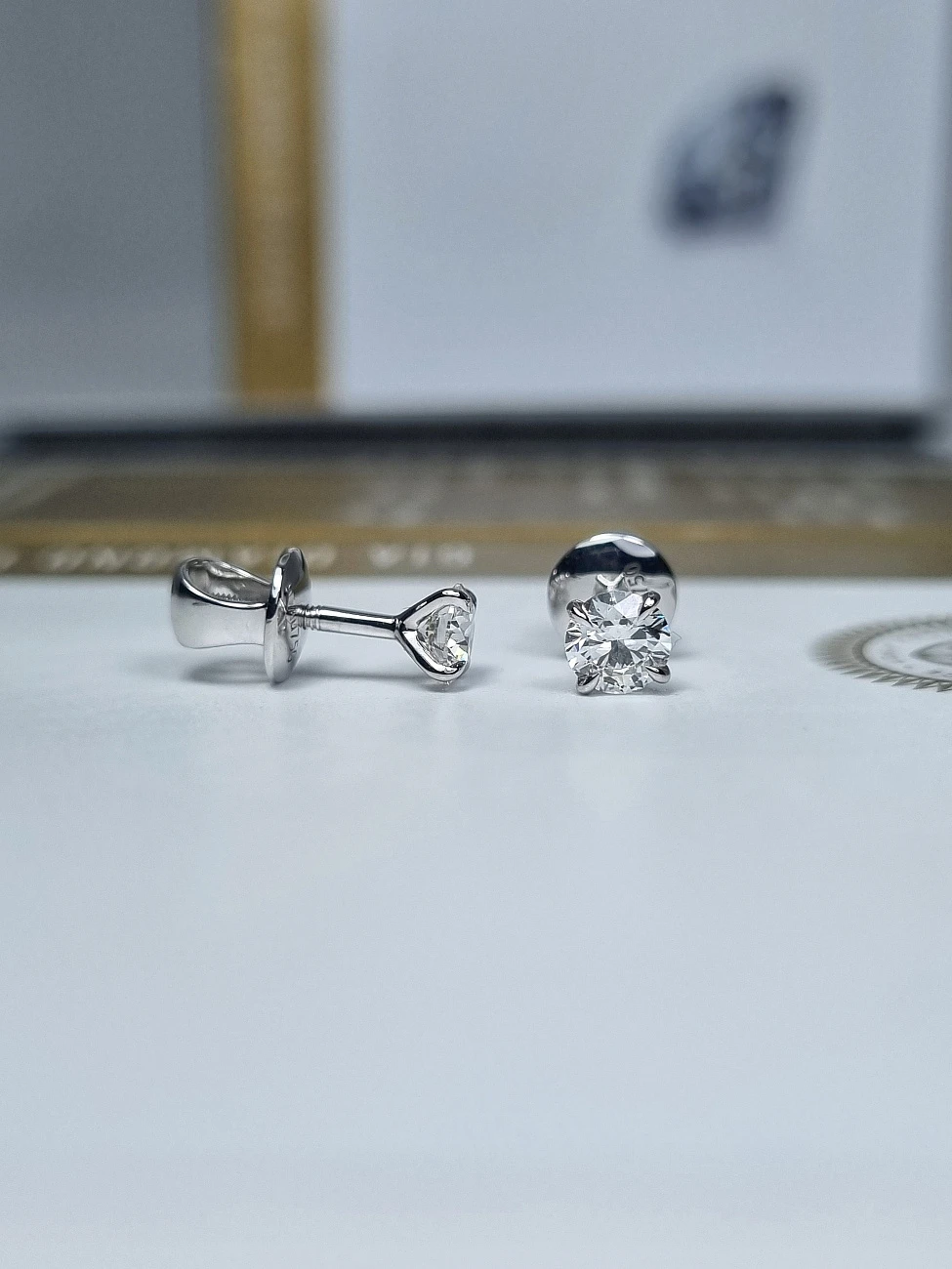 Украшение GIA  Серьги 0,30/0,32 сt. I/VS2 (Round Diamonds)   