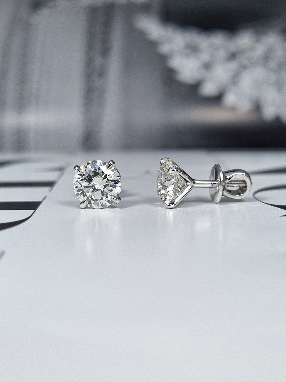 Украшение GIA  Серьги 1,50/1,50 ct. K/Internally Flawless (3 Excellent) Round Diamonds   