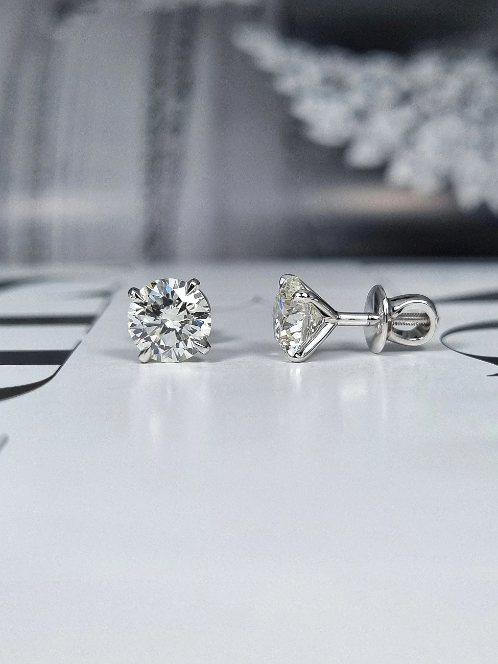 Украшение GIA  Серьги 1,50/1,50 ct. K/Internally Flawless (3 Excellent) Round Diamonds   