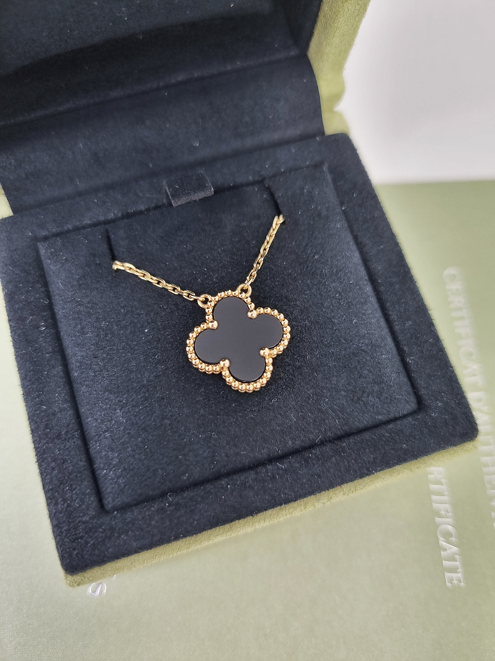 Украшение Van Cleef & Arpels  Vintage Alhambra Pendant Onix  VCARA45800 