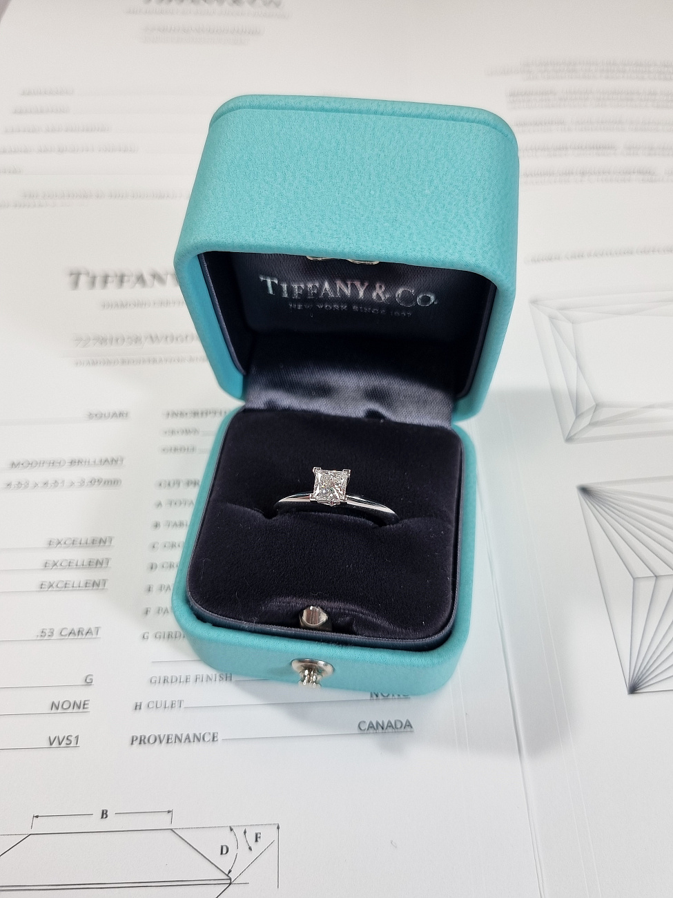 Украшение Tiffany & Co  Engagement Ring   