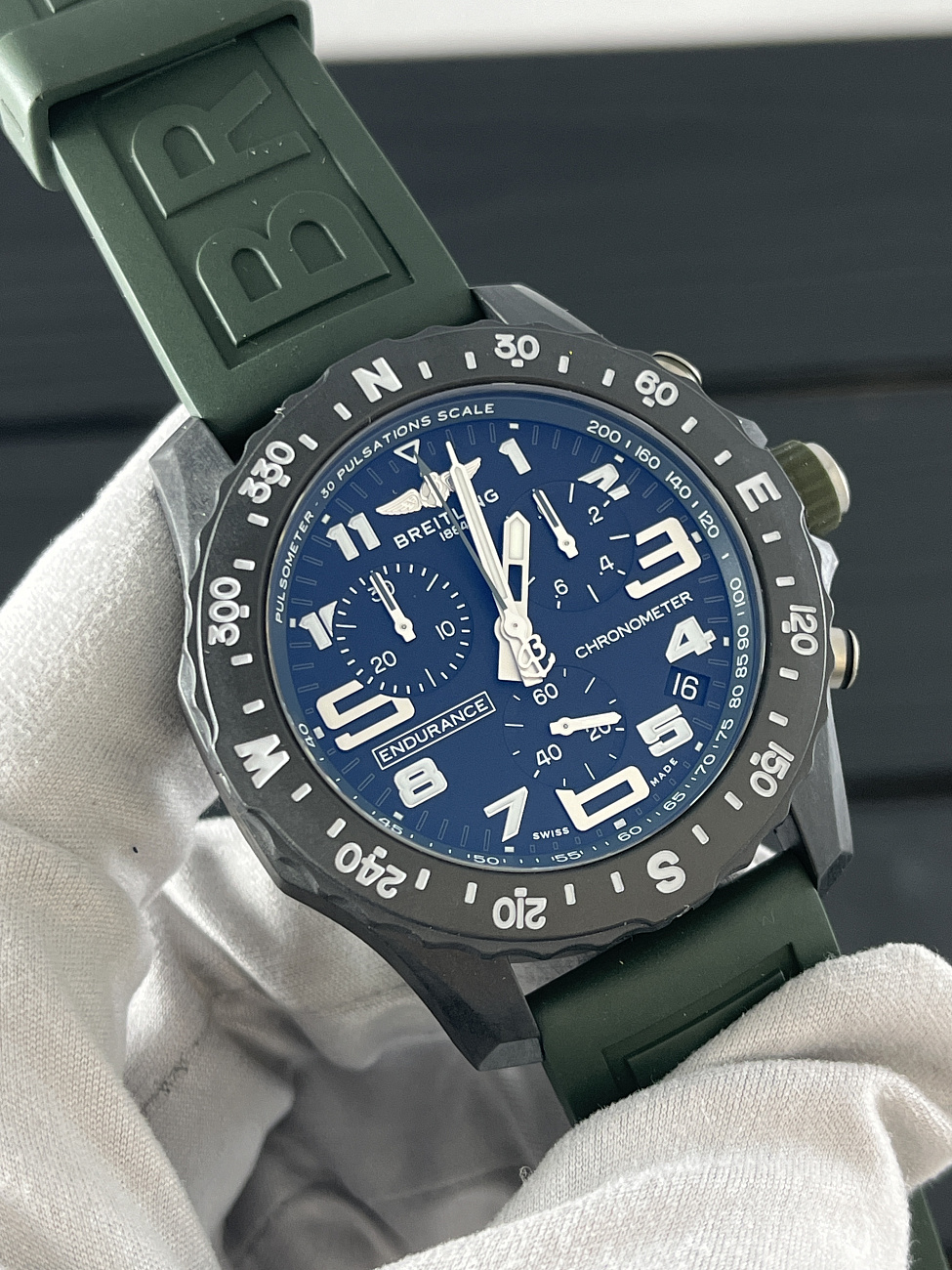 Часы Breitling  Endurance Pro Breitlight Green  X82310D31B1S1