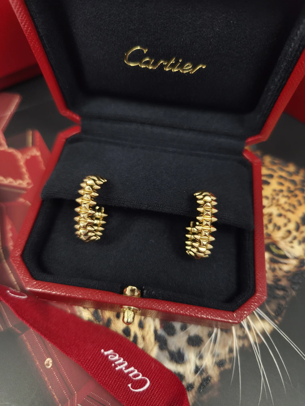 Украшение Cartier  Clash de Cartier earrings small Model, Yellow Gold  B8301490 