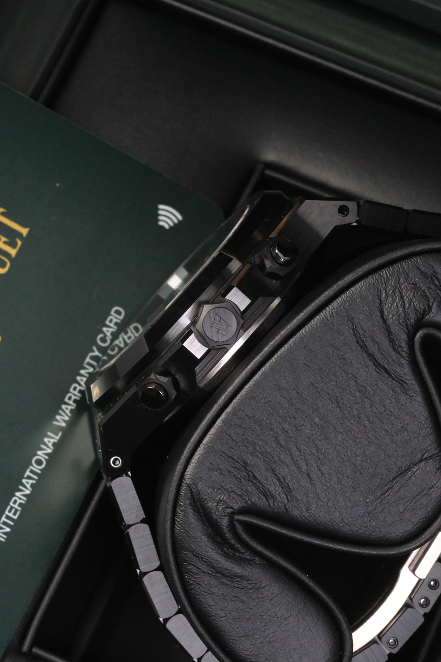 Часы Audemars Piguet  Royal Oak Selfwinding Chronograph Black Ceramic  26240CE.OO.1225CE.02