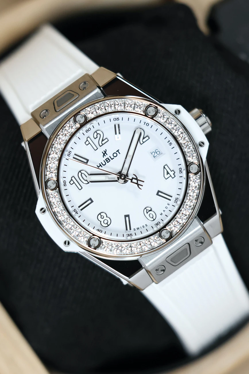 Часы Hublot  One Click 33mm White Dial  485.SE.2010.RW.1204