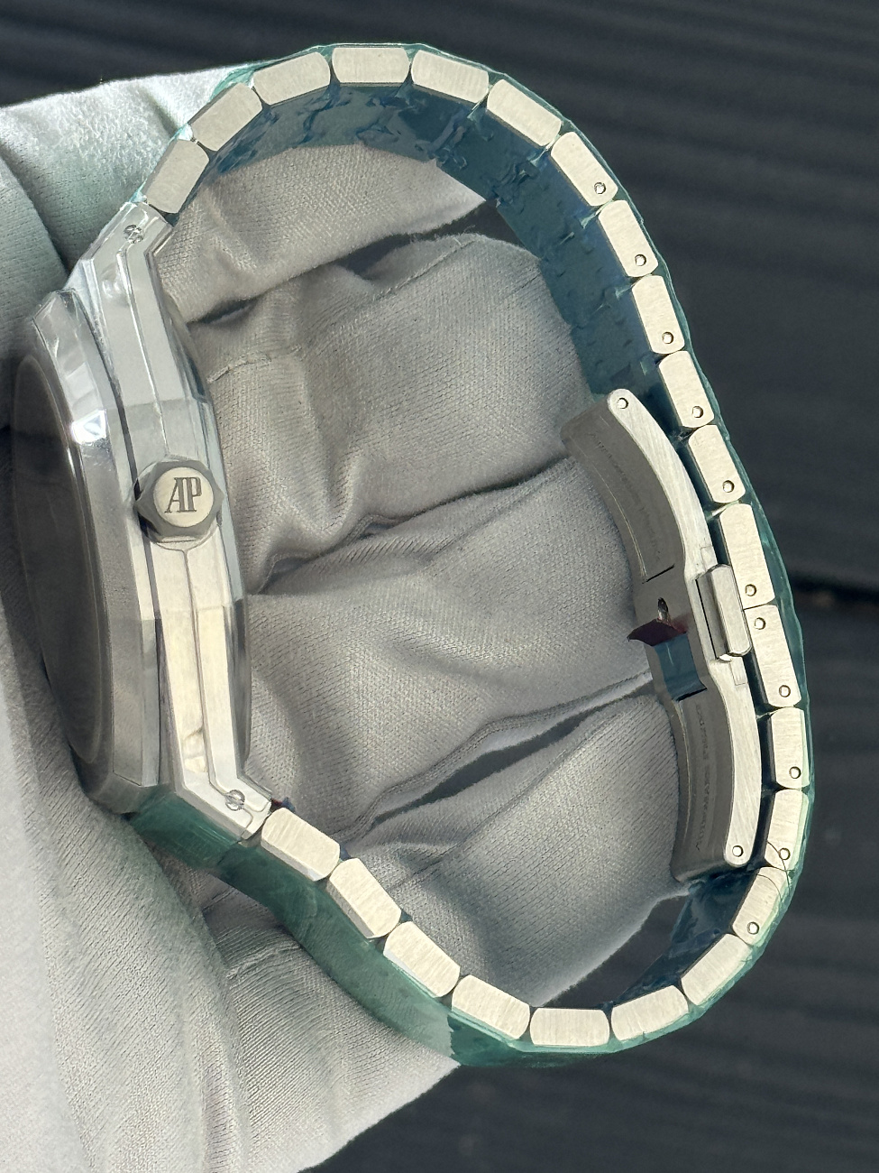 Часы Audemars Piguet  Royal Oak Selfwinding White Dial 41 Mm  15500ST.OO.1220ST.04