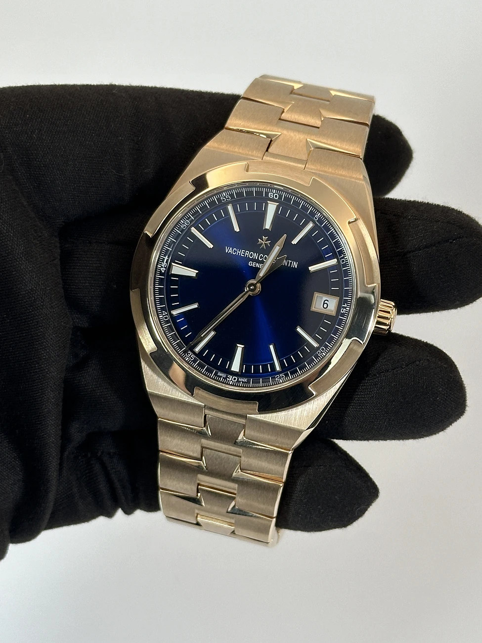 Часы Vacheron Constantin  Overseas Automatic Date Rose Gold Blue Dial 41 Mm  4500V/110R-B705