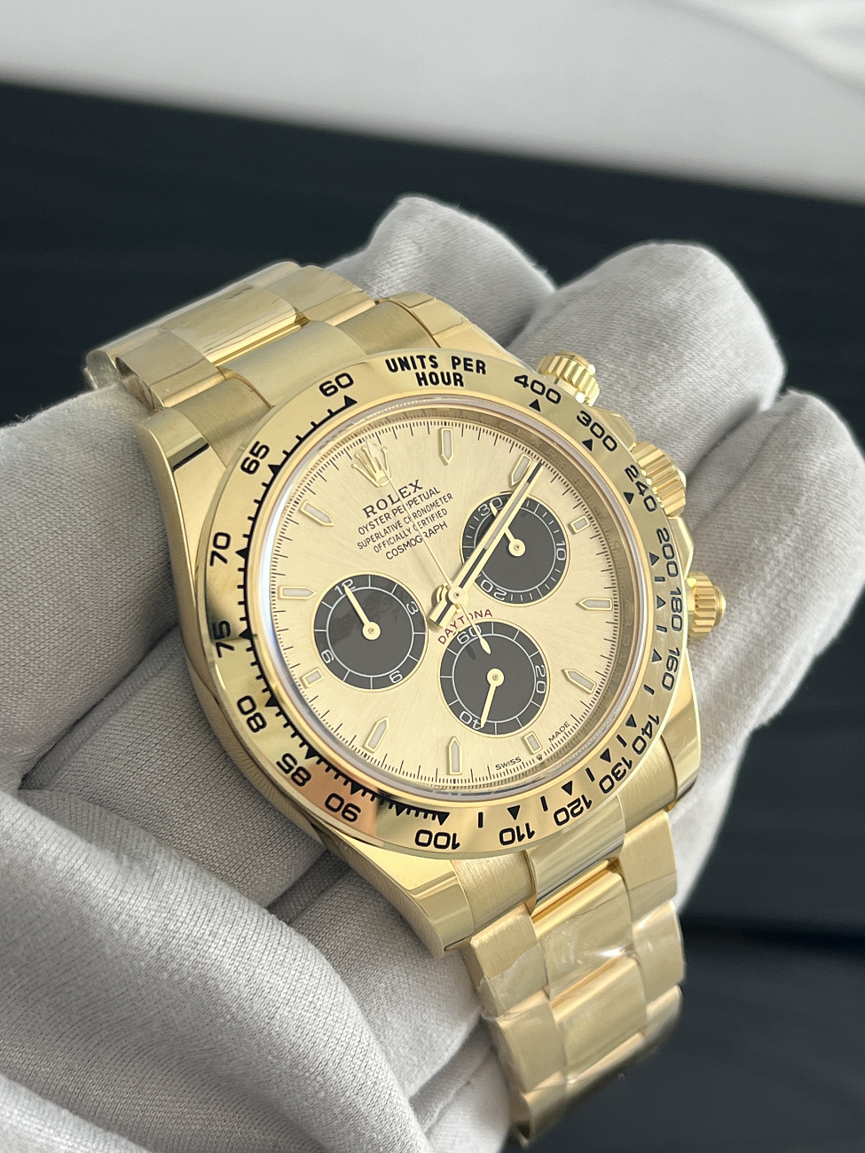 Часы Rolex  Cosmograph Daytona Pikachu Yellow Gold  126508 YML
