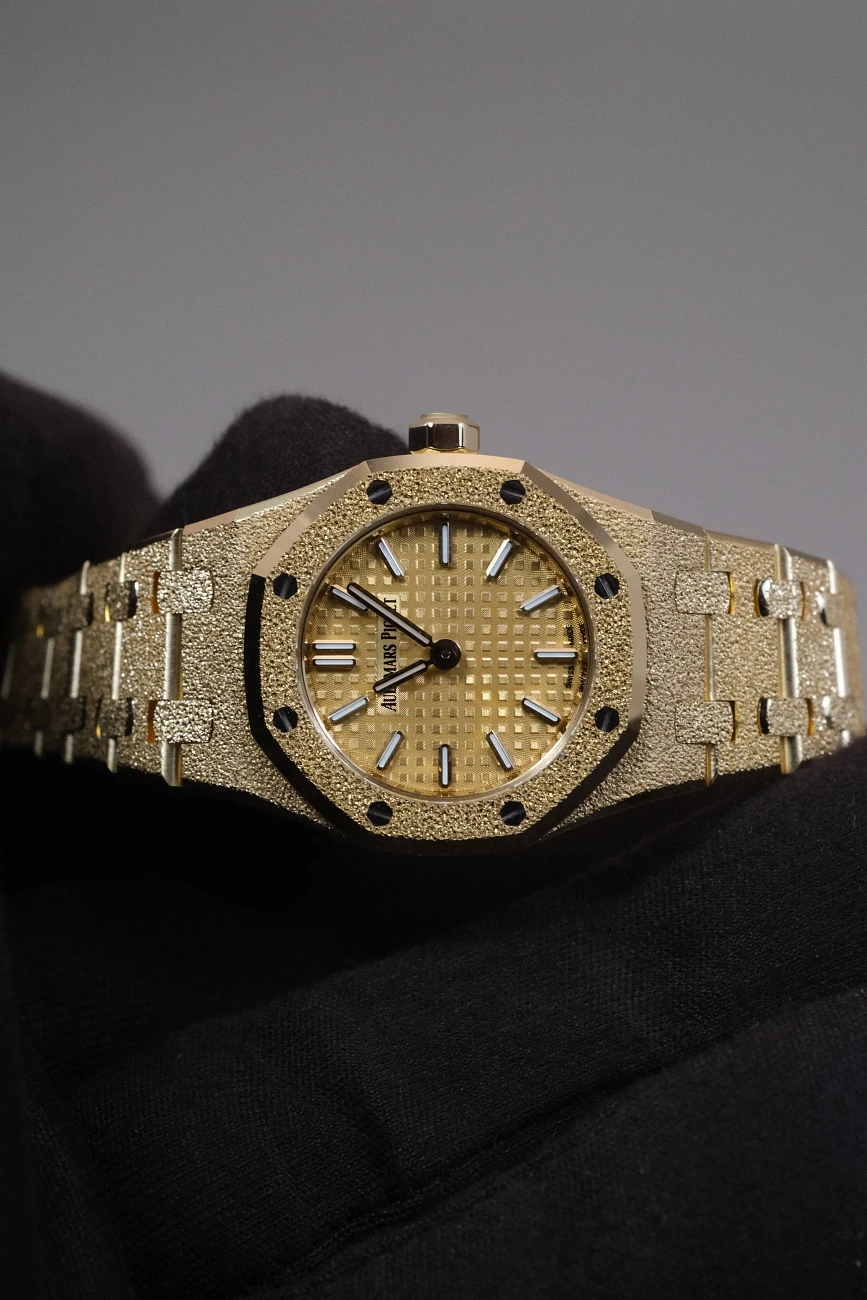 Часы Audemars Piguet  Royal Oak Mini Frosted Yellow Gold 23Mm  67630BA.GG.1312BA.01