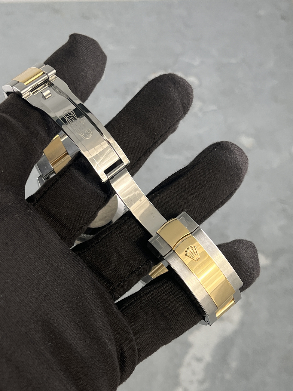 Часы Rolex  Datejust Champagne Fluted Motif Dial And Diamonds  126233