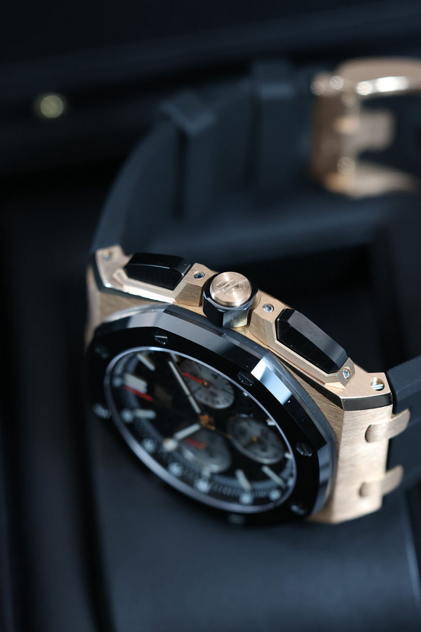 Часы Audemars Piguet  Royal Oak Offshore Selfwinding Chronograph Rose Gold And Ceramic 43 mm  26420RO.OO.A002CA.01