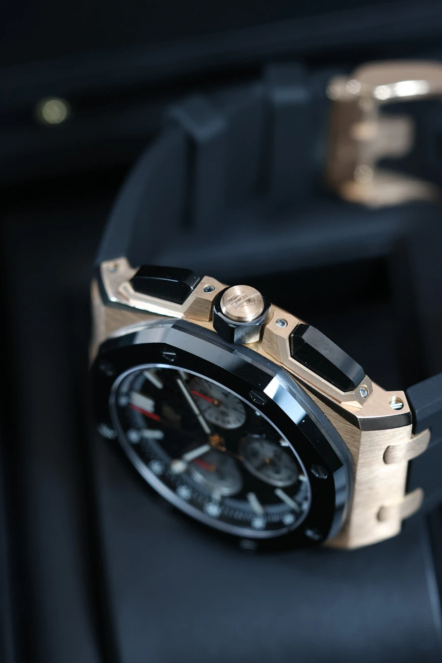 Часы Audemars Piguet  Royal Oak Offshore Selfwinding Chronograph Rose Gold And Ceramic 43 mm  26420RO.OO.A002CA.01