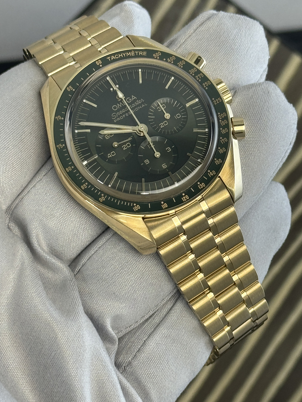 Часы Omega  Speedmaster Moonwatch Professional 42Mm Moonshine™  310.60.42.50.10.001