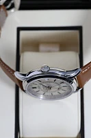 Часы Patek Philippe  Complications Calatrava Weekly Calendar Silvery Opaline Dial 40 mm  5212A-001