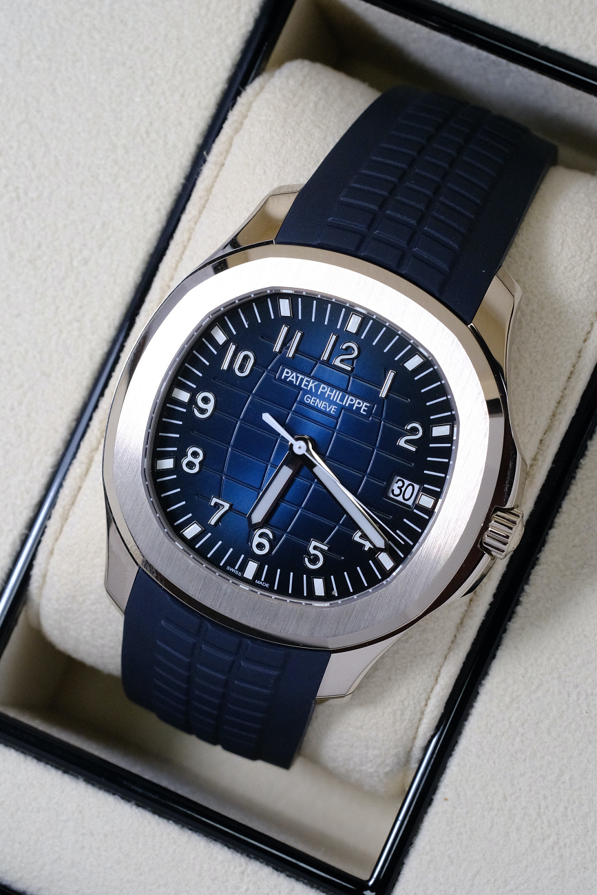 Часы Patek Philippe  Aquanaut White Gold Blue Dial  5168G-001