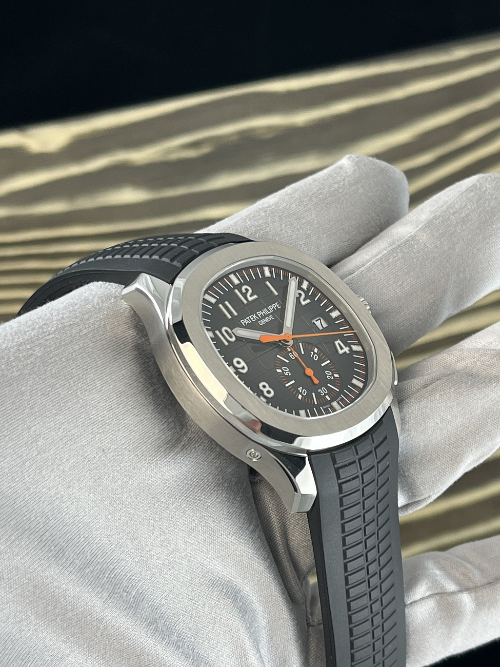 Часы Patek Philippe  Patek Philippe Aquanaut Flyback Chronograph Black 5968A  5968A-001