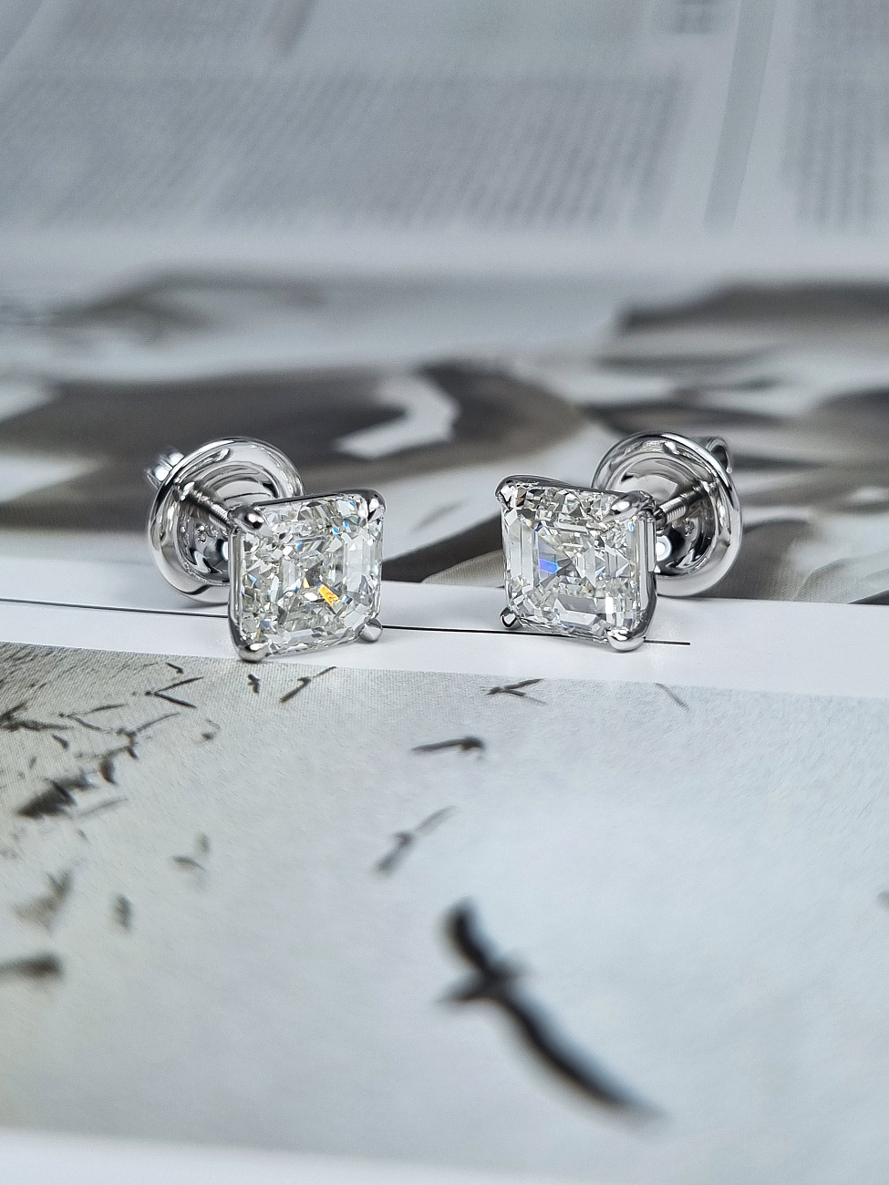 Украшение NO NAME  Серьги 3,00/3,00 ct. H/VS (Asscher Diamonds)   