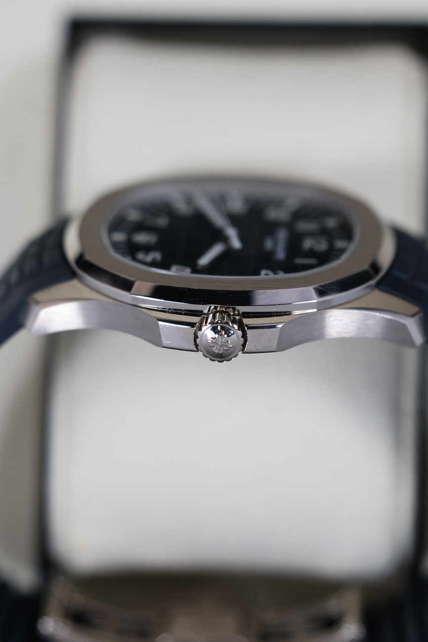 Часы Patek Philippe  Aquanaut White Gold Blue Dial  5168G-001