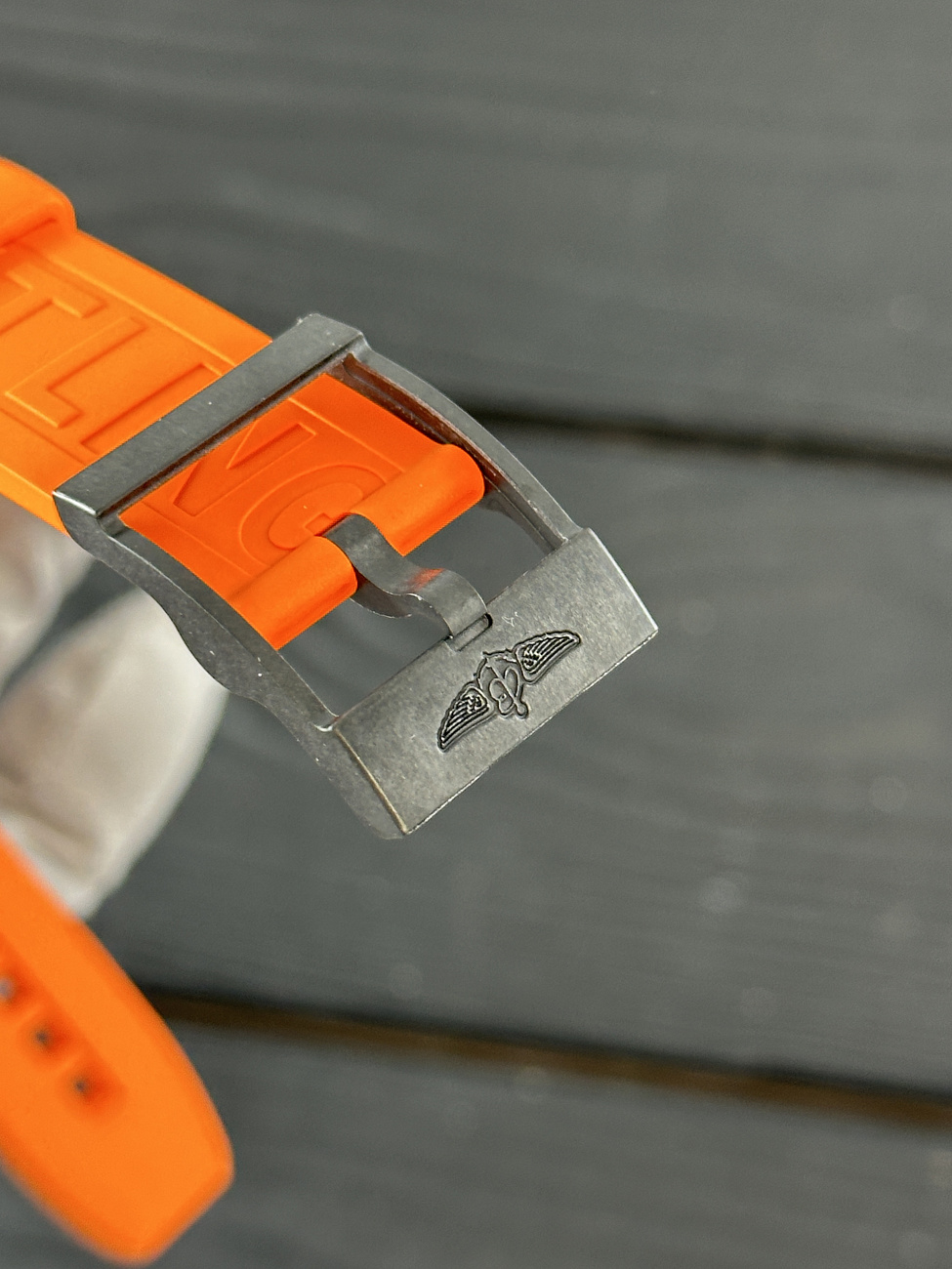 Часы Breitling  Endurance Pro Breitlight  X82310A51B1S1