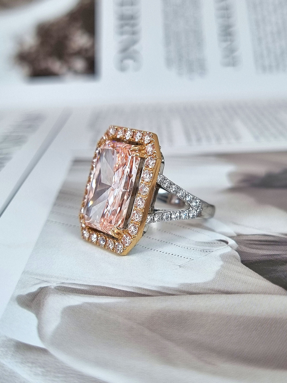 Украшение No Name  Кольцо 7,54 ct. Fancy Intense Pink/VS1 Laboratory Grown Diamond   