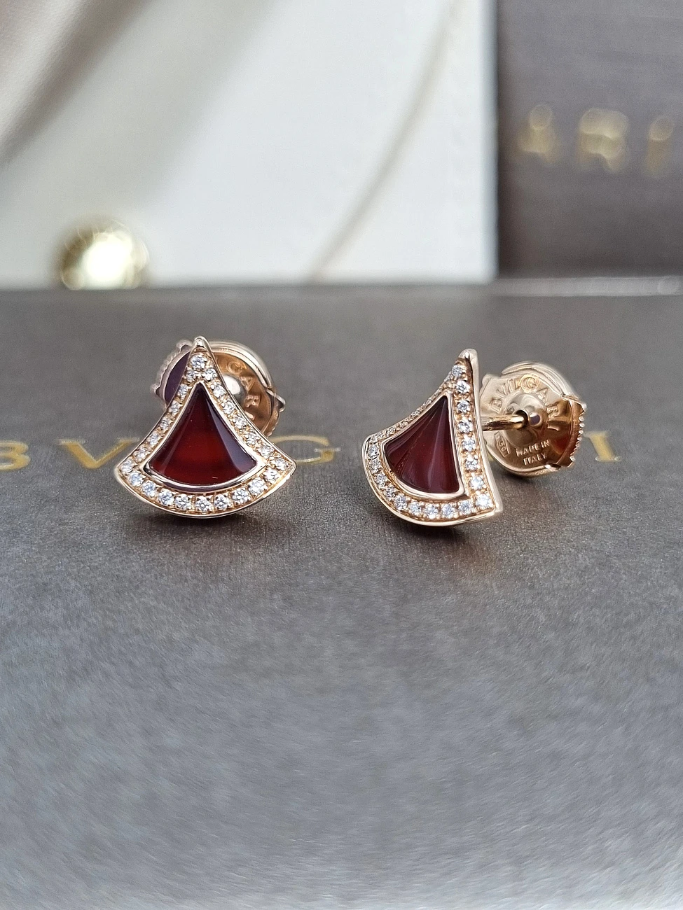 Украшение Bvlgari  Divas’ Dream Earrings 360092  360092 