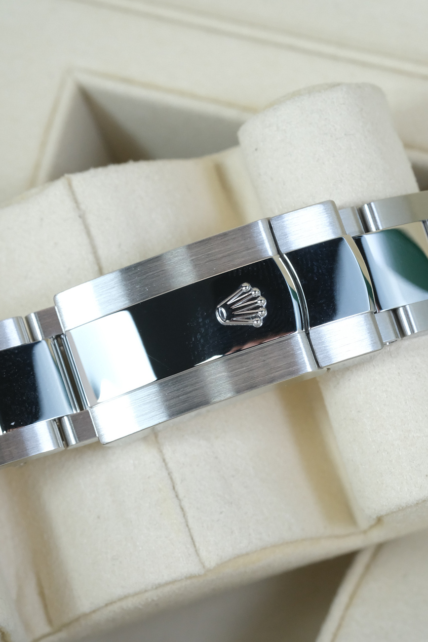 Часы Rolex  Datejust 41Mm White Roman Dial  126300