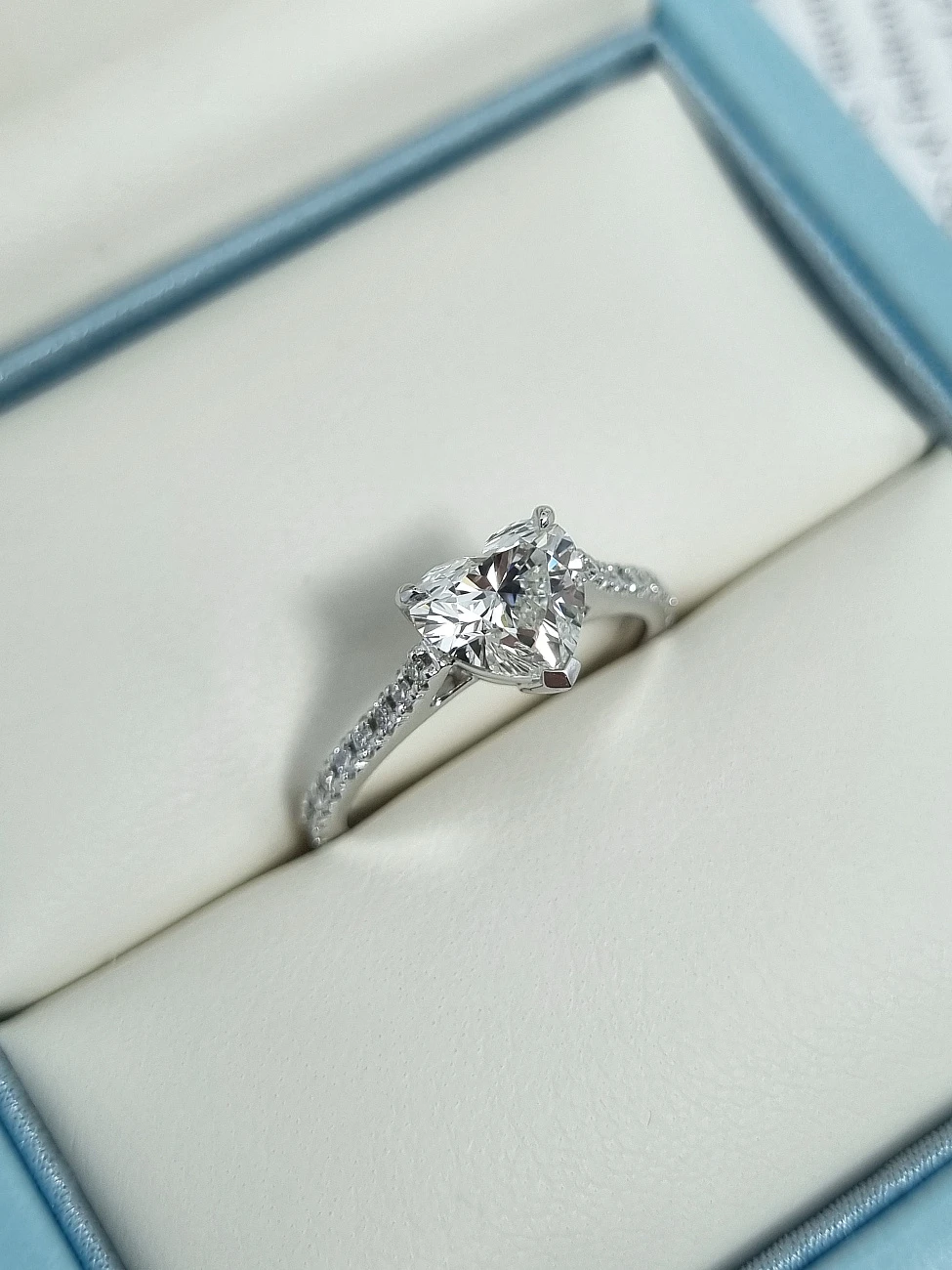 Украшение GIA  Кольцо с бриллиантом 1,31 ct. G/VS1   