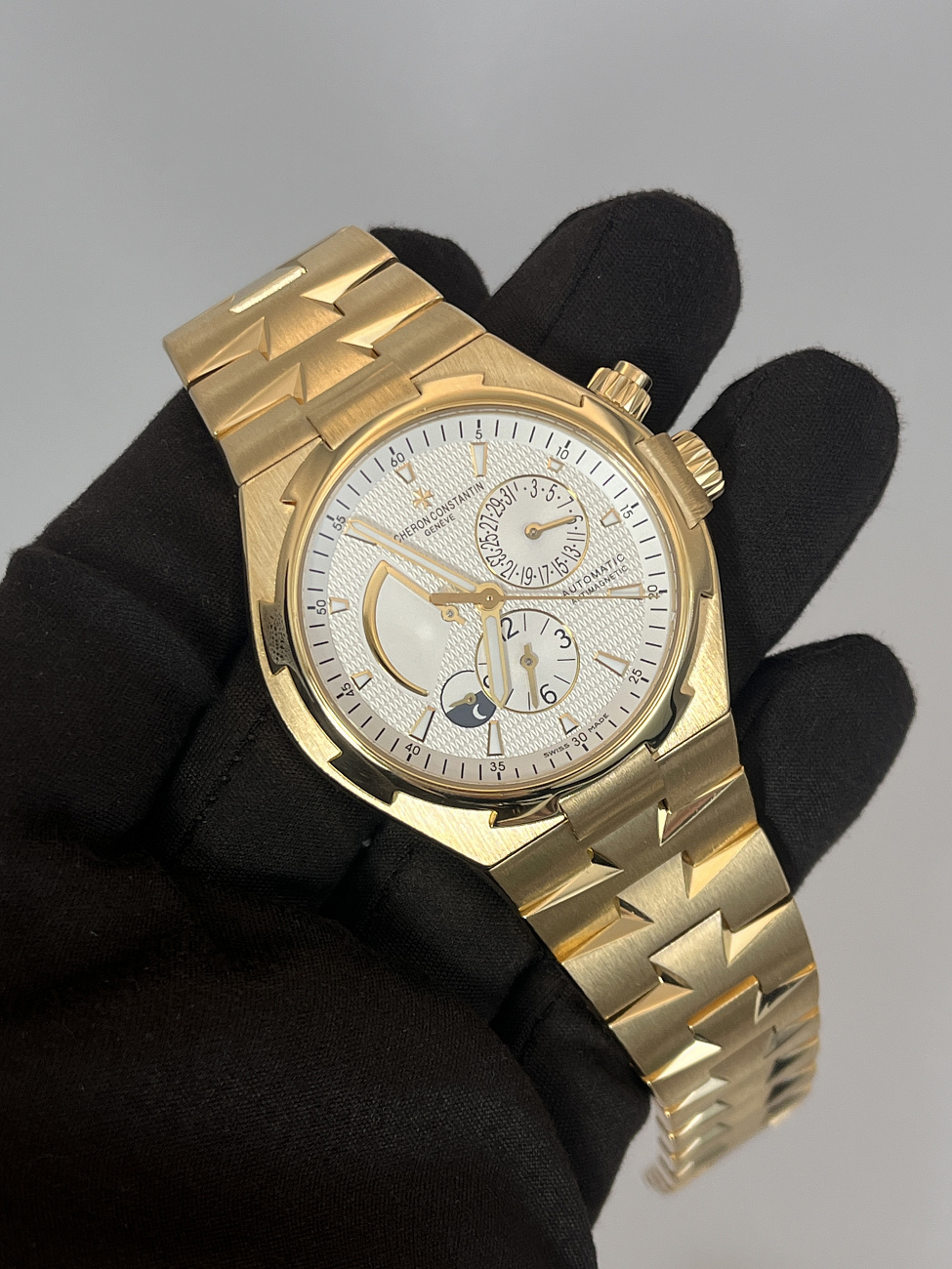 Часы Vacheron Constantin  Overseas Dual Time Yellow Gold  47450/B01J-9228