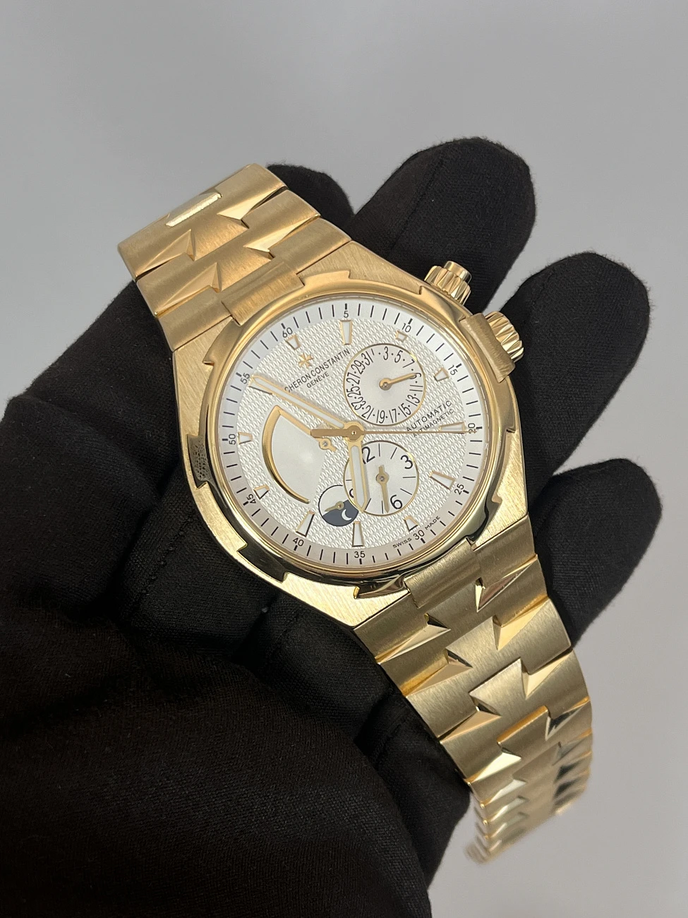 Часы Vacheron Constantin  Overseas Dual Time Yellow Gold  47450/B01J-9228