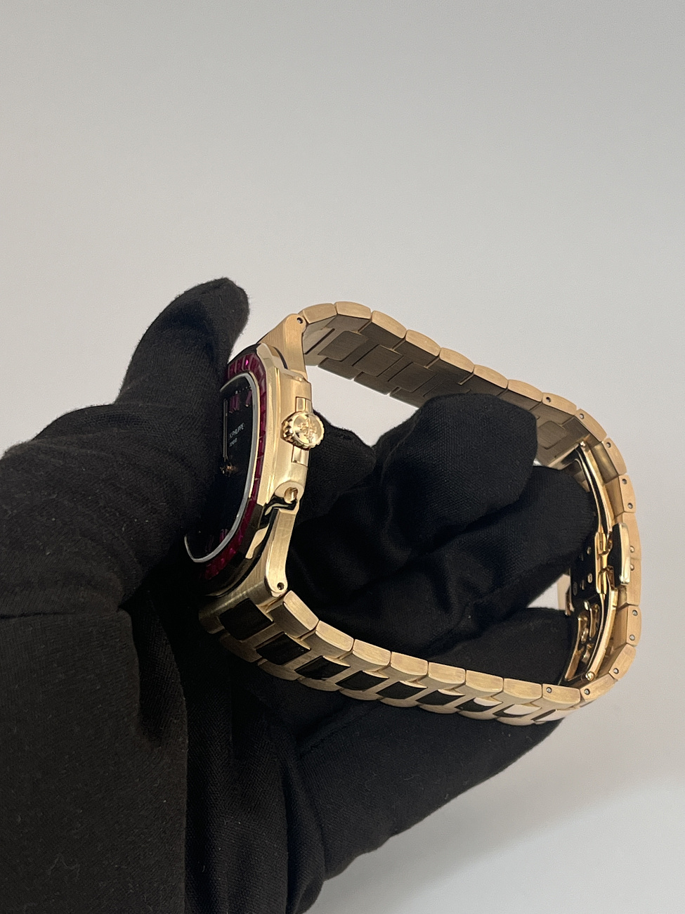 Часы Patek Philippe  Custom Nautilus Rose Gold And Ruby 40Mm  FIX 5723/1R 5711R